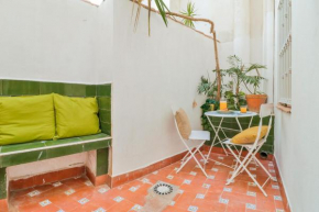 C48 - 3 Bedrooms Downtown with little Patio